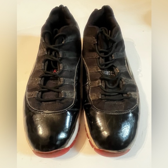 Athletic_Shoes